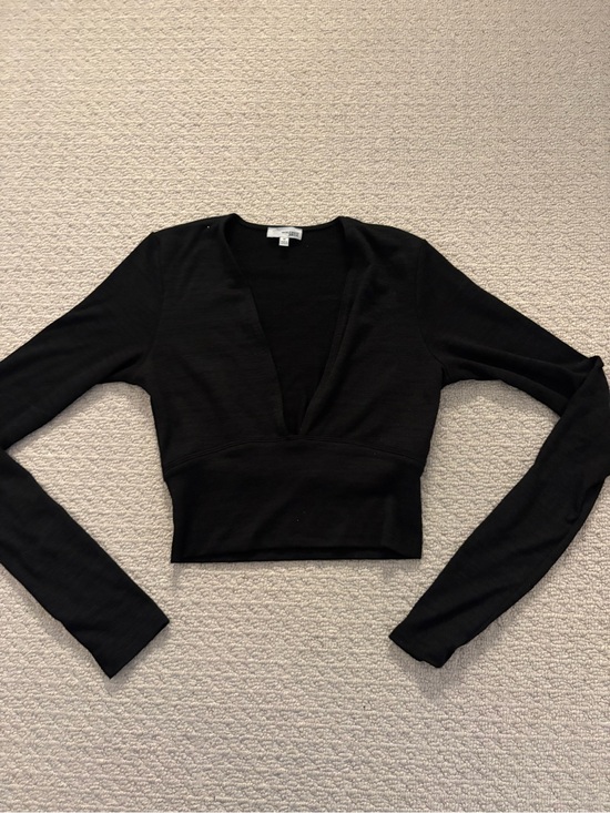 Wilfred Tops - Wilfred Black Cropped Deep V Long-Sleeve Top